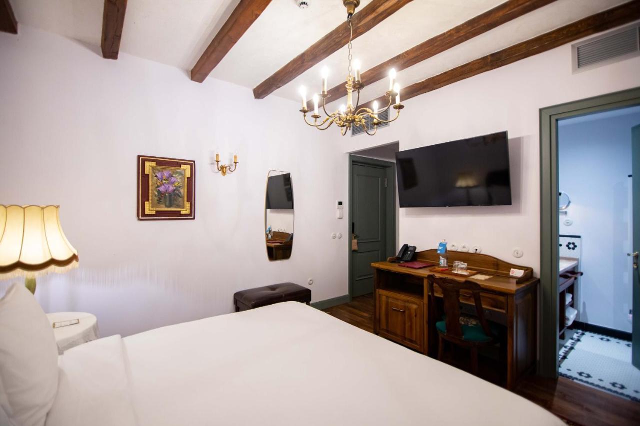 Vila Ebel Hotel Pool & Spa Korce Buitenkant foto