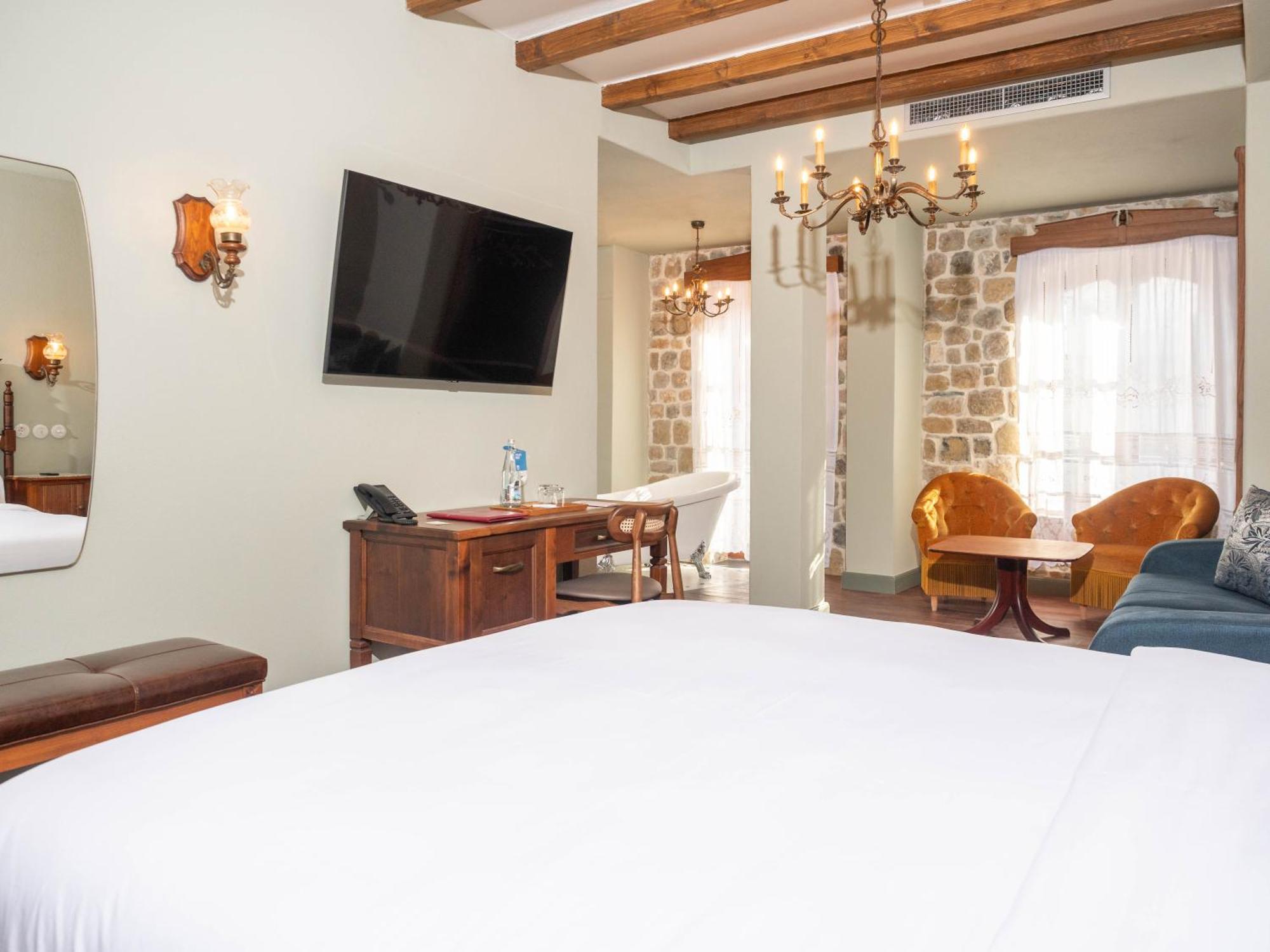 Vila Ebel Hotel Pool & Spa Korce Buitenkant foto